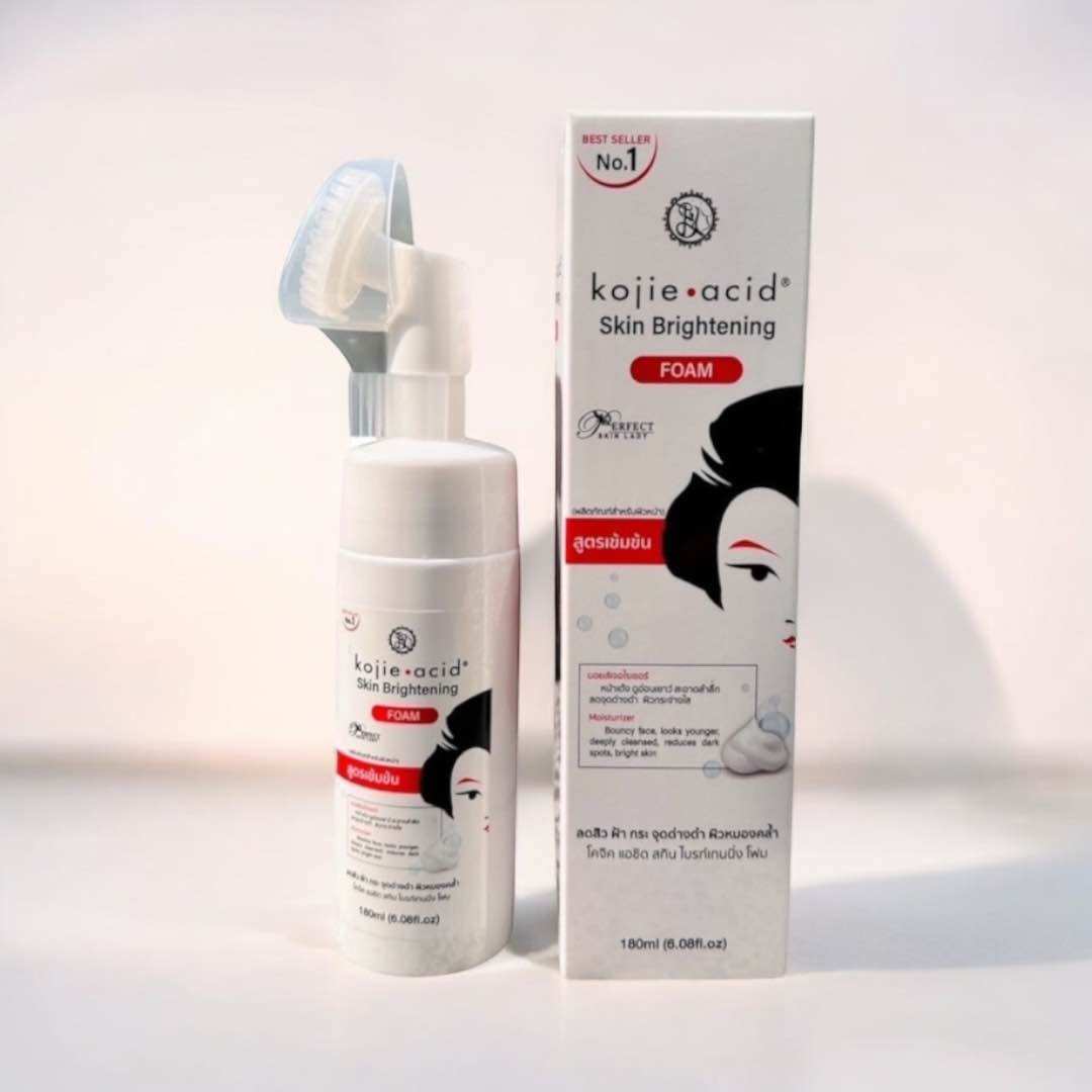 Mousse Nettoyante Kojie Acid Skin Brightening – Brosse Nettoyante Intégrée – Éclat Intensif & Action Anti-Taches – 180ml